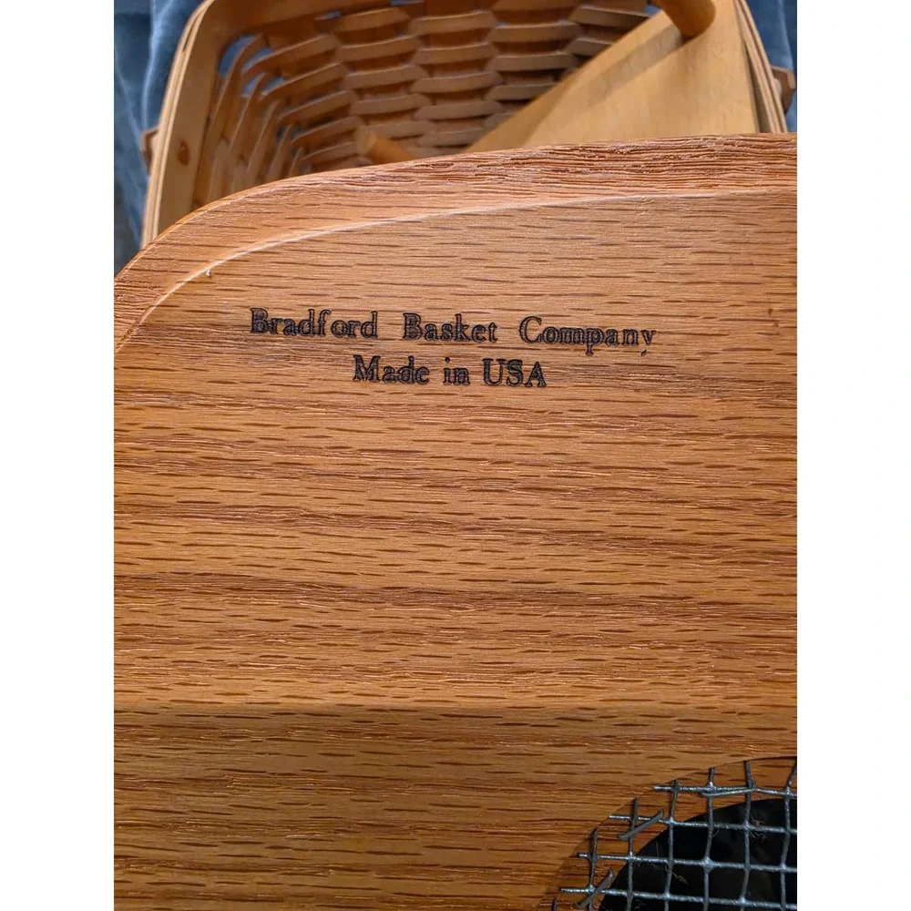 Bradford Basket Co 1998 Handwoven Wooden Pie Basket Heart Lid Riser USA Made